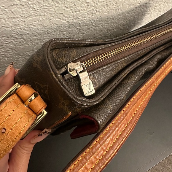 Authentic Vintage Louis Vuitton Viva Cite MM - Picture 9 of 10